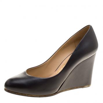 Pre Owned Salvatore Ferragamo Black Leather Fiamma Chain Detail Wedge Pumps Size 39