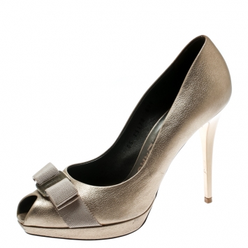 Pre Owned Salvatore Ferragamo Metallic Dull Gold Leather Vara Bow Peep Toe Platform Pumps Size 37.5 
