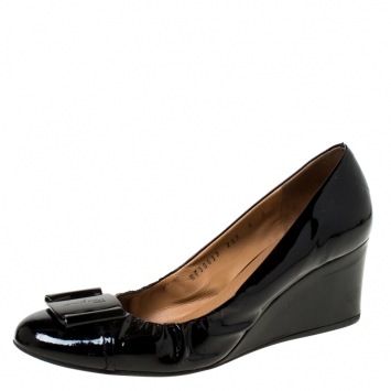 Pre Owned Salvatore Ferragamo Black Patent Leather Scrunch Buckle Wedges Pumps Size 39.5
