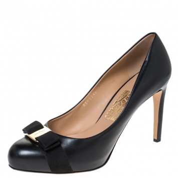 Pre Owned Salvatore Ferragamo Black Leather Vara Bow Pumps Size 40.5
