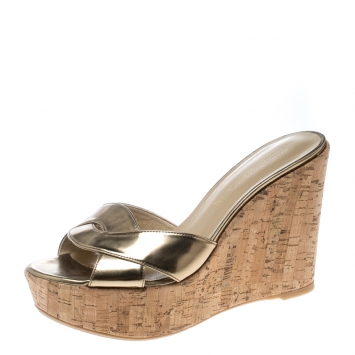 Pre Owned Stuart Weitzman Gold Leather Overit Cork Wedge Mules Sandals 38.5