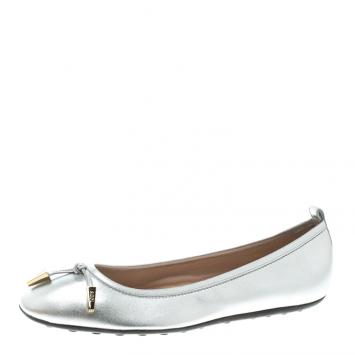 Pre Owned Tod's Metallic Silver Leather Studded Ballet Flats Size 38