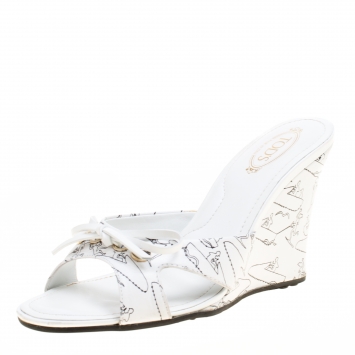 مملوكة مسبقًا Tod's White Printed Leather Peep Toe Bow Detail Wedge Slides Size 36.5