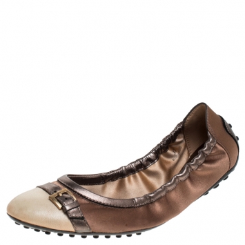 مملوكة مسبقًا Tod's Metallic Bronze/White Satin And Leather Cap Toe Buckle Detail Scrunch Ballet Flats Size 37