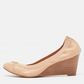 Pre Owned Tory Burch Beige Patent and Leather Wedge Pumps Size 38.5