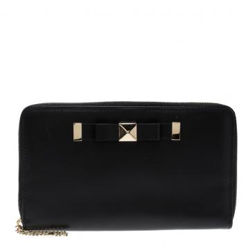 Pre Owned Valentino Black Leather Rockstud Zip Around Wallet