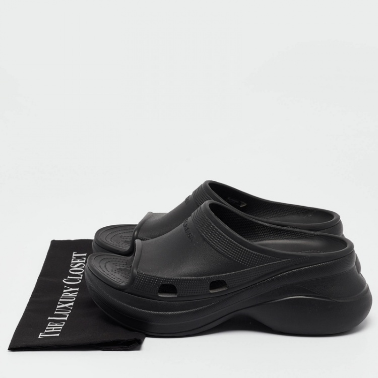 Pre Owned Balenciaga Black Rubber Flat Slides Size 42