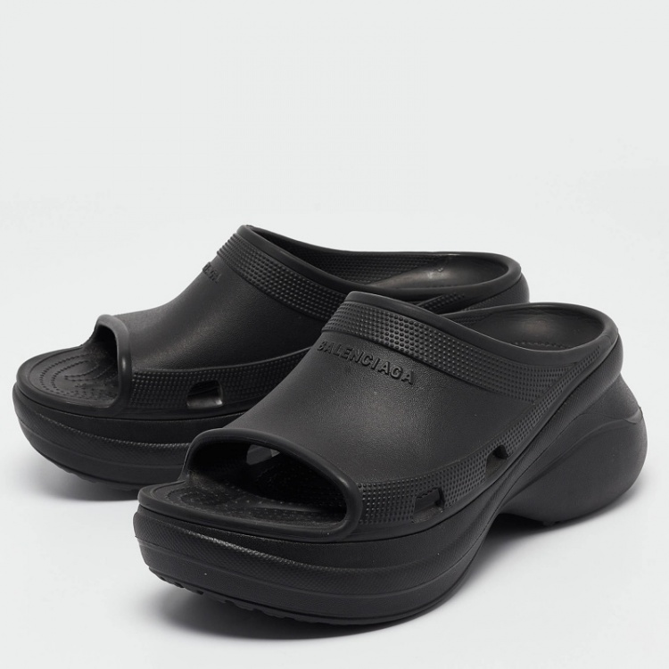 Pre Owned Balenciaga Black Rubber Flat Slides Size 42