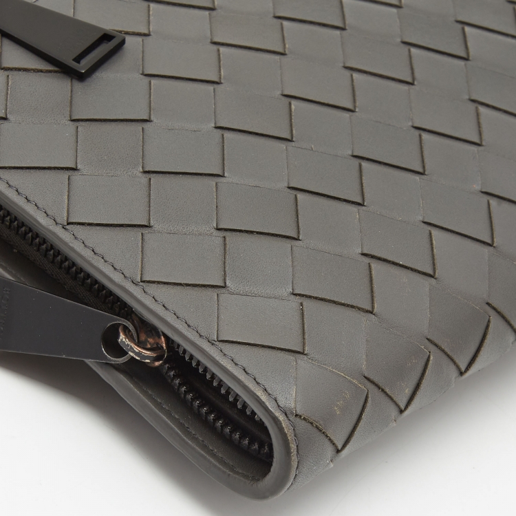 Pre Owned Bottega Veneta Grey Intrecciato Leather Zip Wristlet Clutch