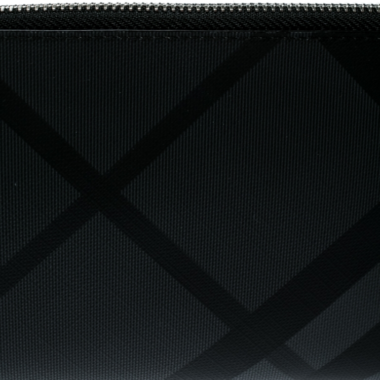 مملوكة مسبقًا Burberry Black Check PVC Nolan Travel Wallet