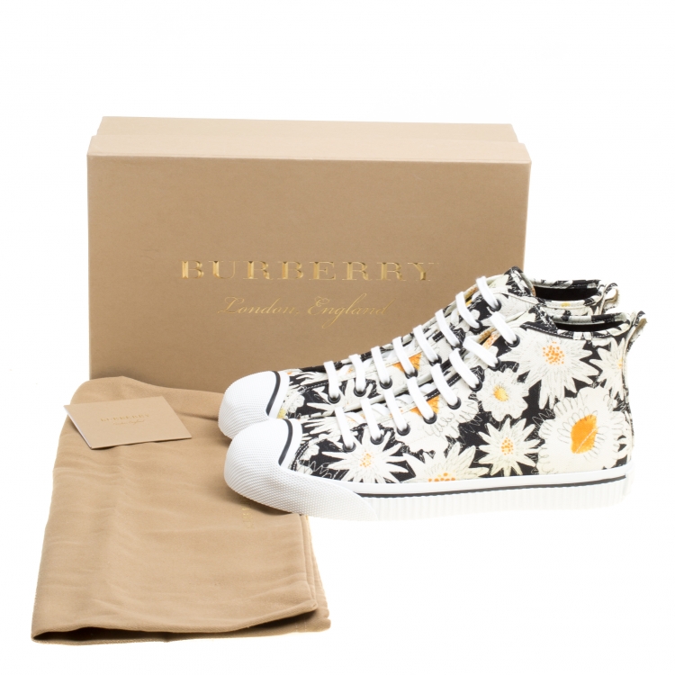 مملوكة مسبقًا Burberry Black Floral Print Canvas Kingly High Top Sneakers Size 44