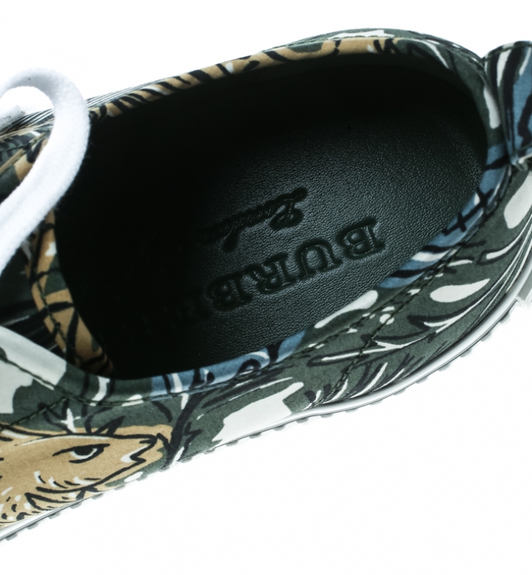 مملوكة مسبقًا Burberry Green Printed Fabric Rubber Cap Toe Low Top Sneakers Size 45