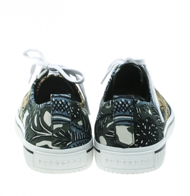 مملوكة مسبقًا Burberry Green Printed Fabric Rubber Cap Toe Low Top Sneakers Size 45