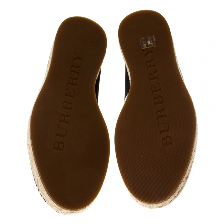 مملوكة مسبقًا Burberry Black Canvas Check Pateman Slip On Espadrille Loafers Size 43