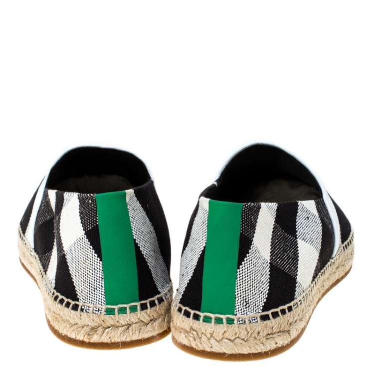 مملوكة مسبقًا Burberry Black Canvas Check Pateman Slip On Espadrille Loafers Size 43