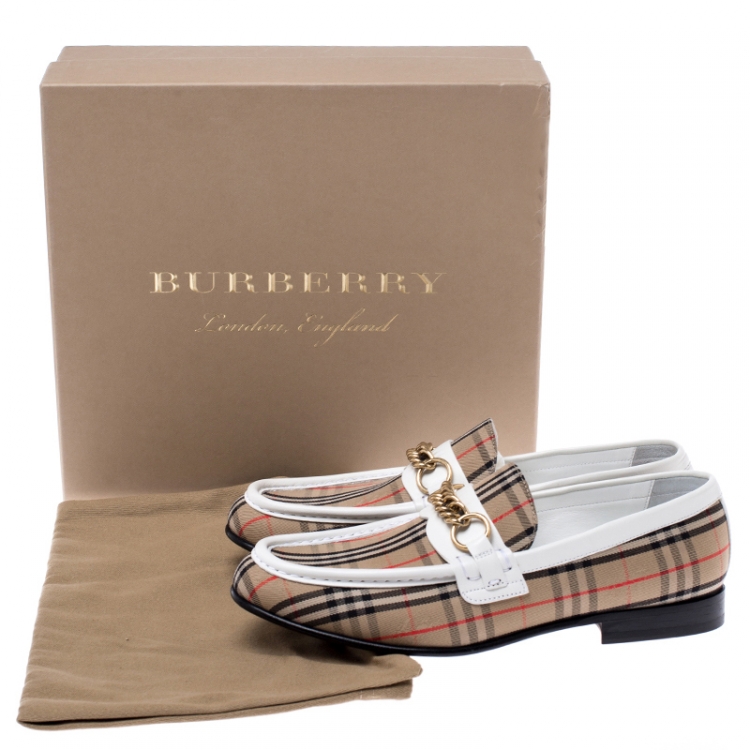 Pre Owned Burberry Beige Canvas And White Leather Moorley Chain Detail Loafers Size 41