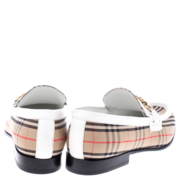 Pre Owned Burberry Beige Canvas And White Leather Moorley Chain Detail Loafers Size 41