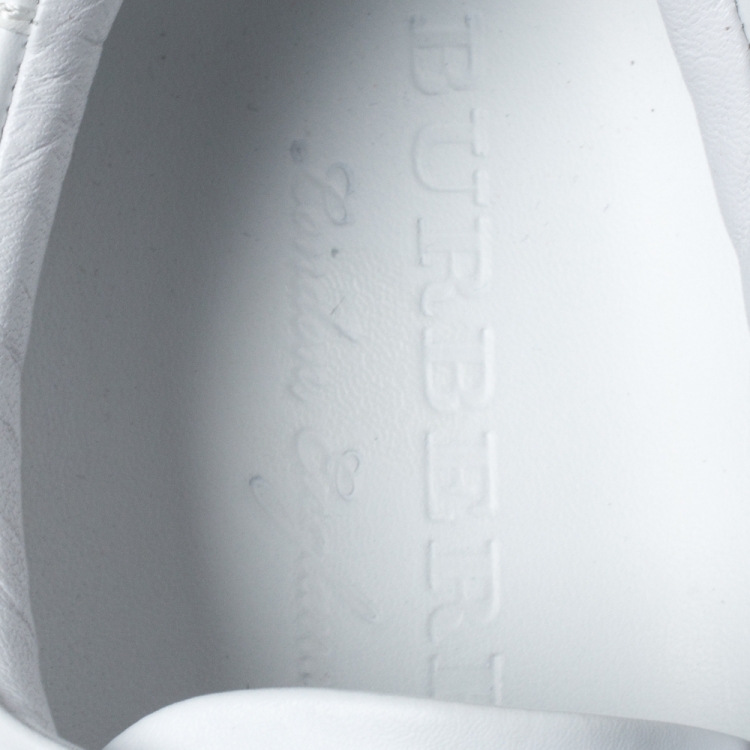 مملوكة مسبقًا Burberry White/Blue Graffiti Print Leather Low Top Sneakers Size 45