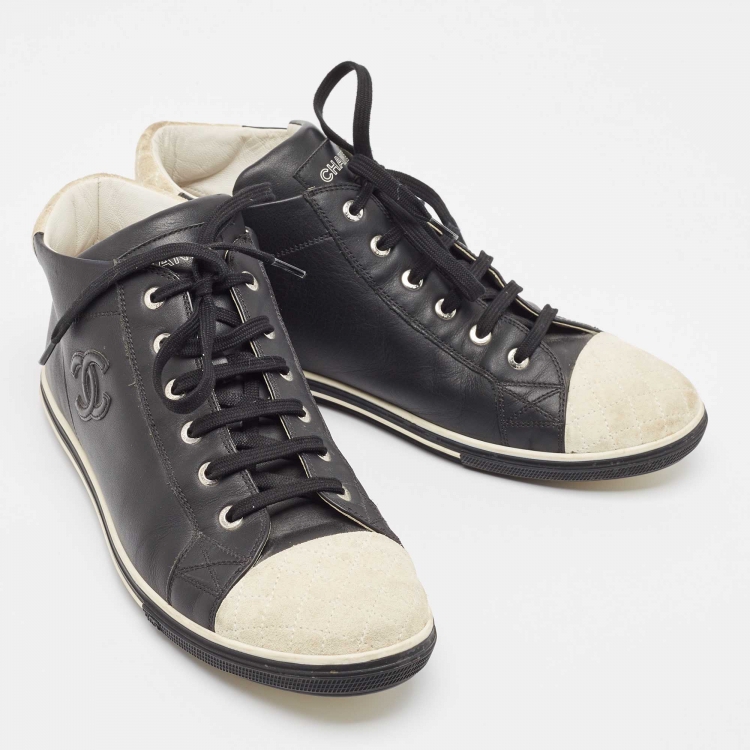Pre Owned Chanel Black/White Leather and Suede CC Mid Top Sneakers Size 42