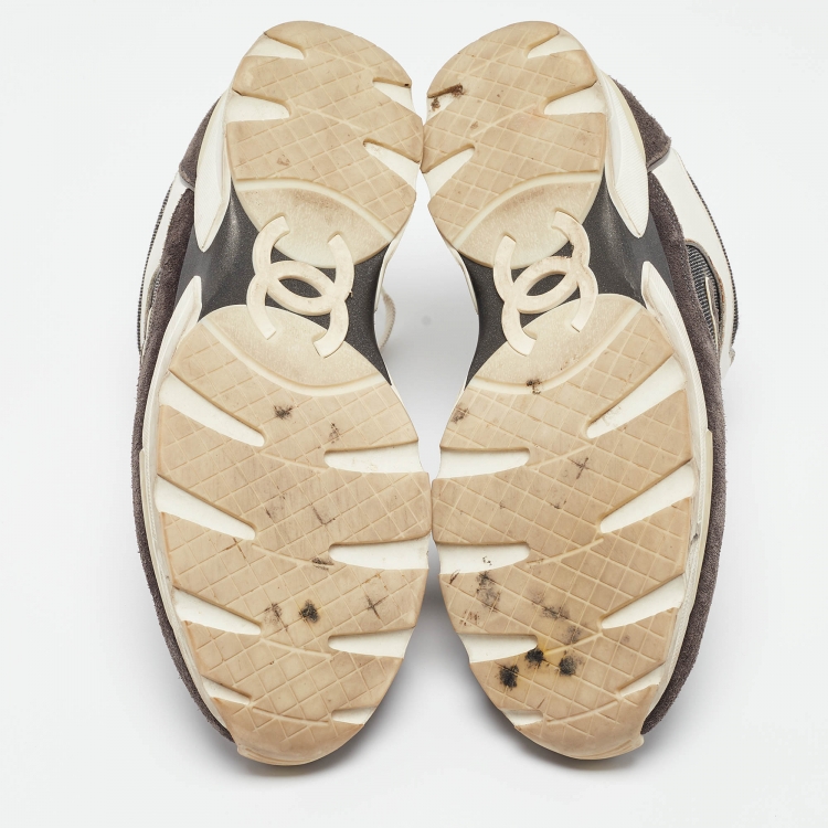 Pre Owned Chanel White/Grey Leather and Suede CC Interlocking Logo Low Top Sneakers Size 41