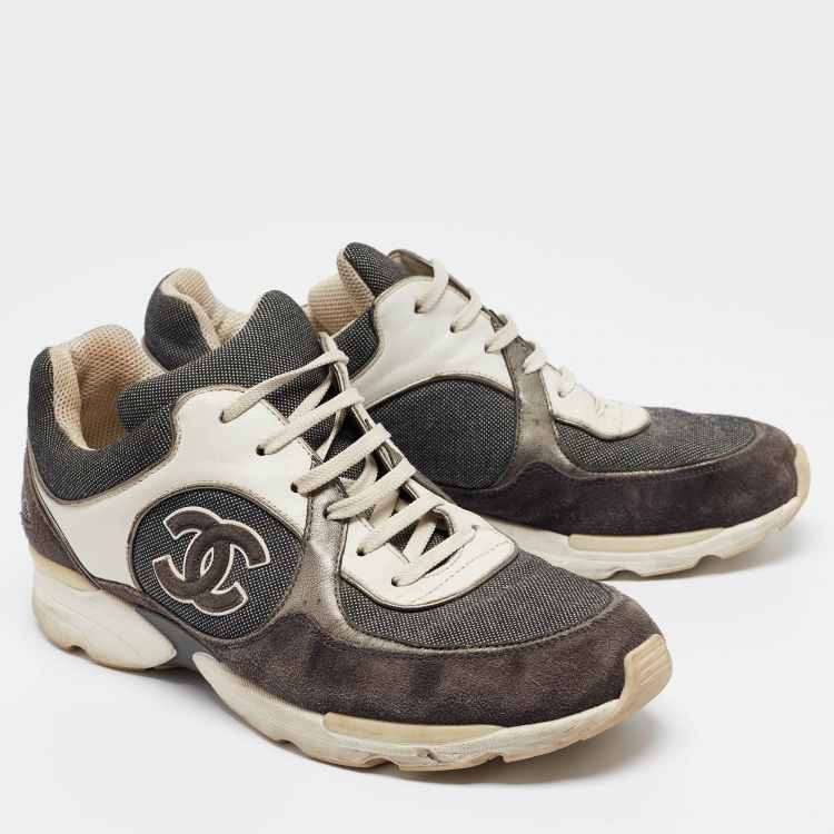 Pre Owned Chanel White/Grey Leather and Suede CC Interlocking Logo Low Top Sneakers Size 41