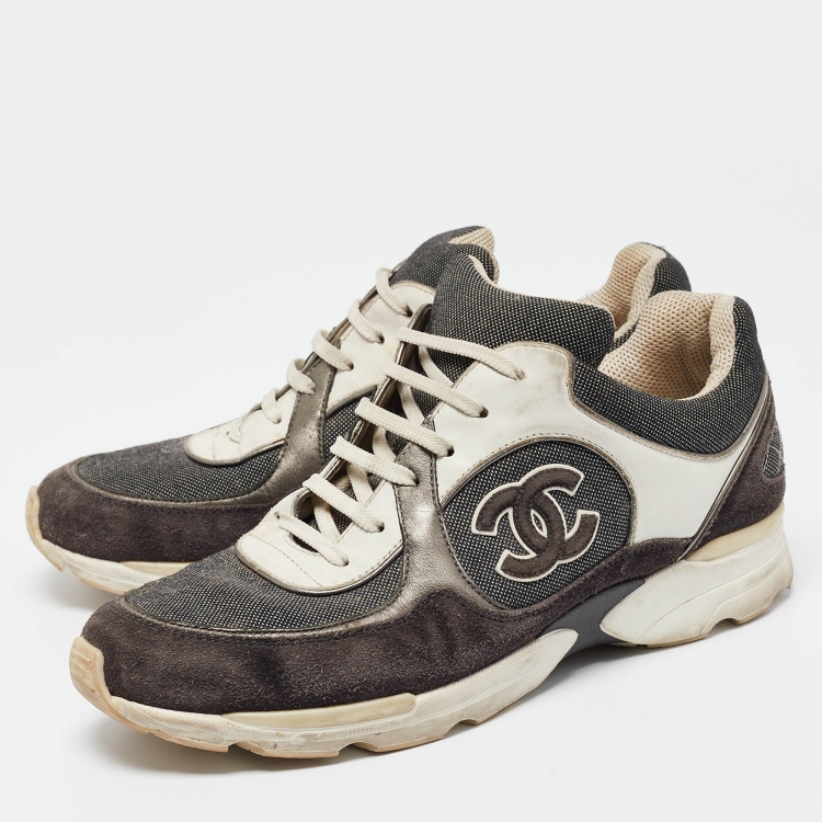 Pre Owned Chanel White/Grey Leather and Suede CC Interlocking Logo Low Top Sneakers Size 41