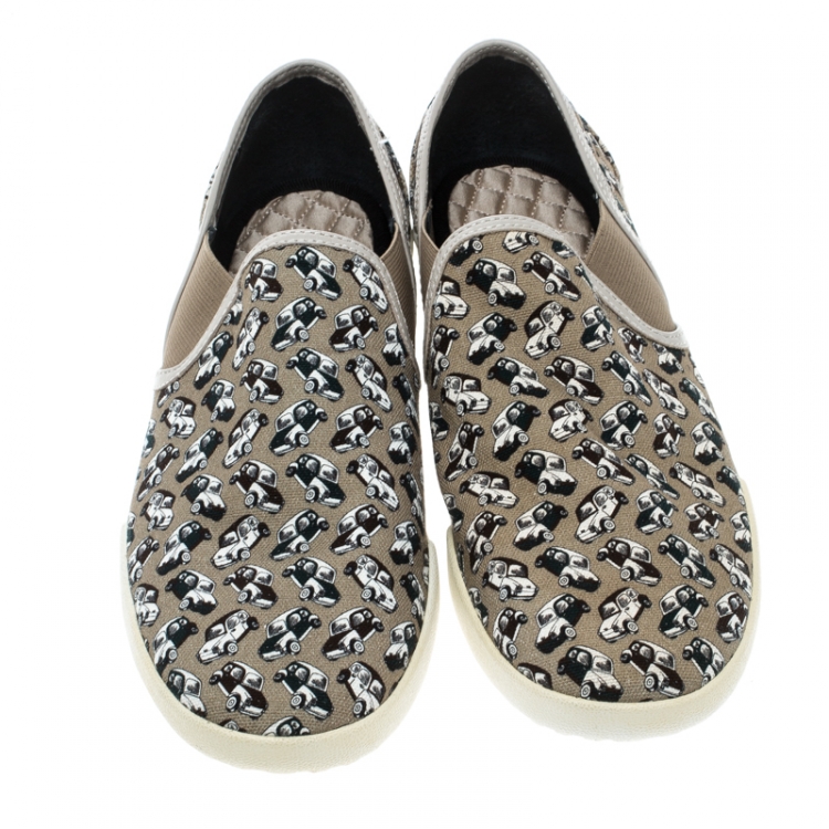 مملوكة مسبقًا Dolce and Gabbana Beige Car Print Canvas Slip On Sneakers Size 43