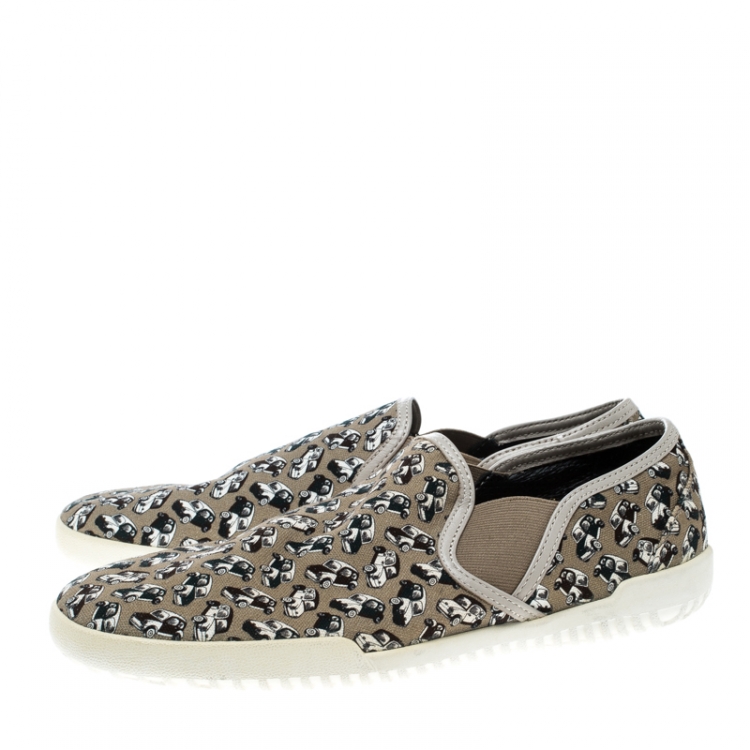 مملوكة مسبقًا Dolce and Gabbana Beige Car Print Canvas Slip On Sneakers Size 43