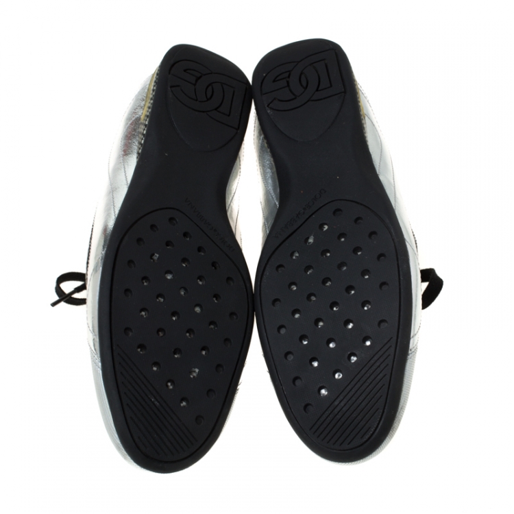 مملوكة مسبقًا Dolce And Gabbana Grey/Black Patent Leather and Fabric Lace Up Low Top Sneakers Size 43