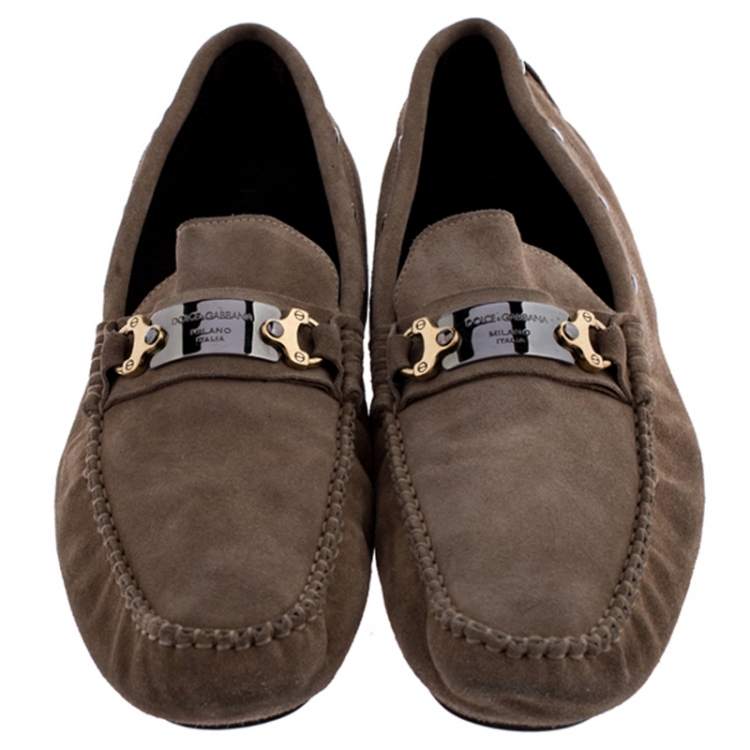 مملوكة مسبقًا Dolce and Gabbana Beige Suede Metal Logo Slip On Loafers Size 44