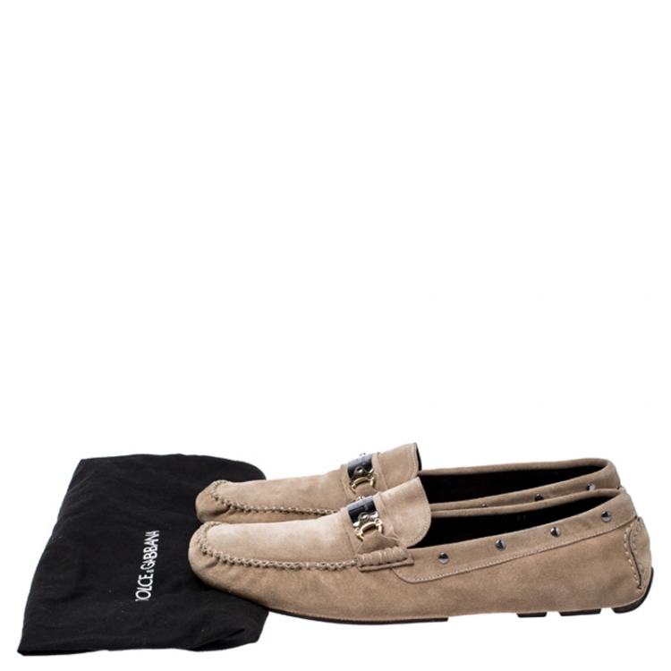 مملوكة مسبقًا Dolce and Gabbana Beige Suede Metal Logo Slip On Loafers Size 44