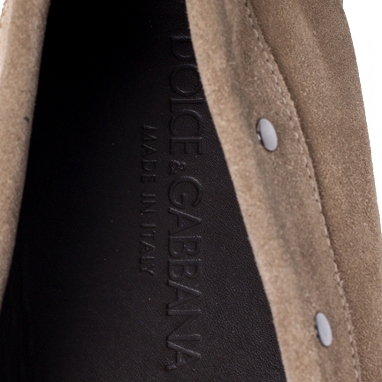 مملوكة مسبقًا Dolce and Gabbana Beige Suede Metal Logo Slip On Loafers Size 44