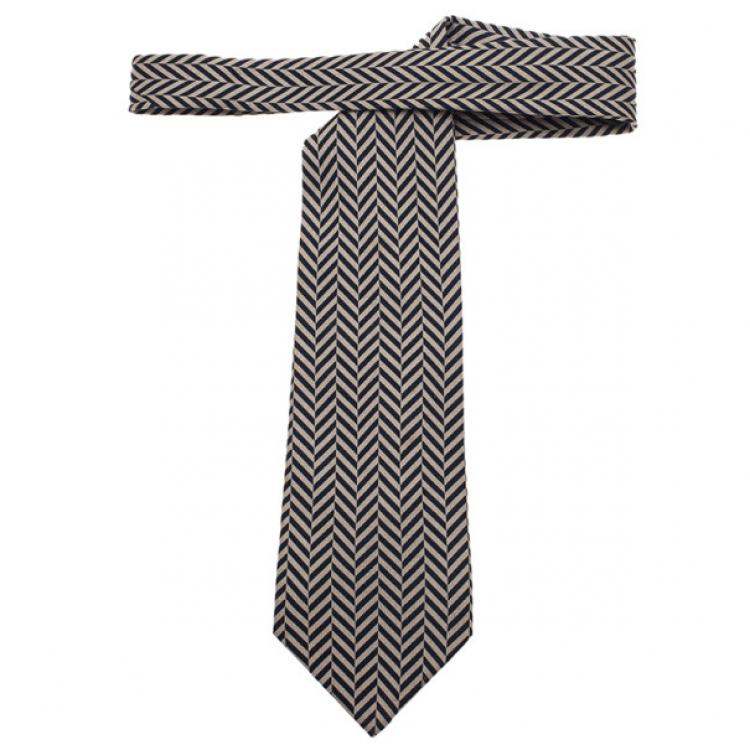 Pre Owned Giorgio Armani Zig Zag Print Tie