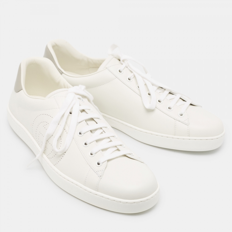 مملوكة مسبقًا Gucci White Perforated Interlocking G Leather Ace Sneakers Size 44.5