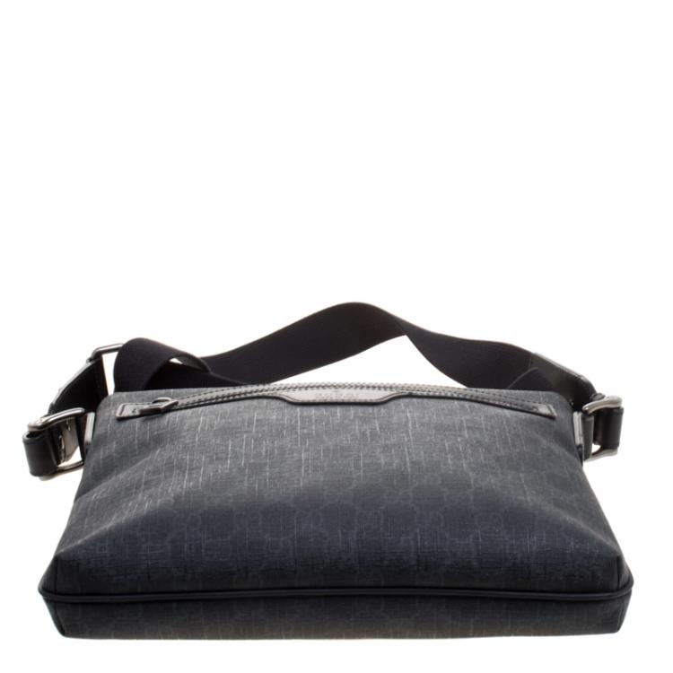 Pre Owned Gucci Black GG Supreme Canvas Messenger Bag