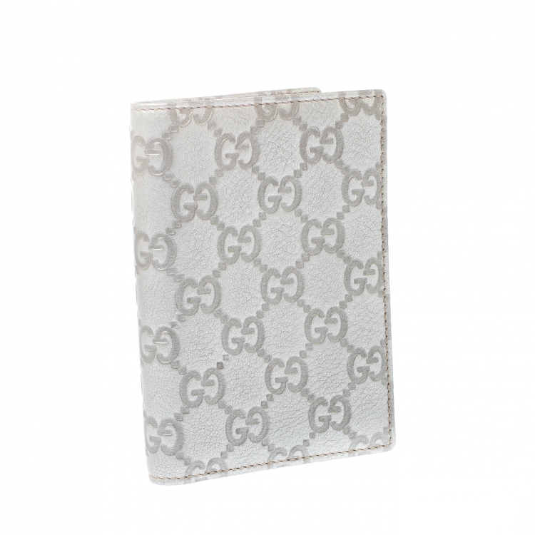مملوكة مسبقًا Gucci Silver Guccissima Leather Bifold Wallet