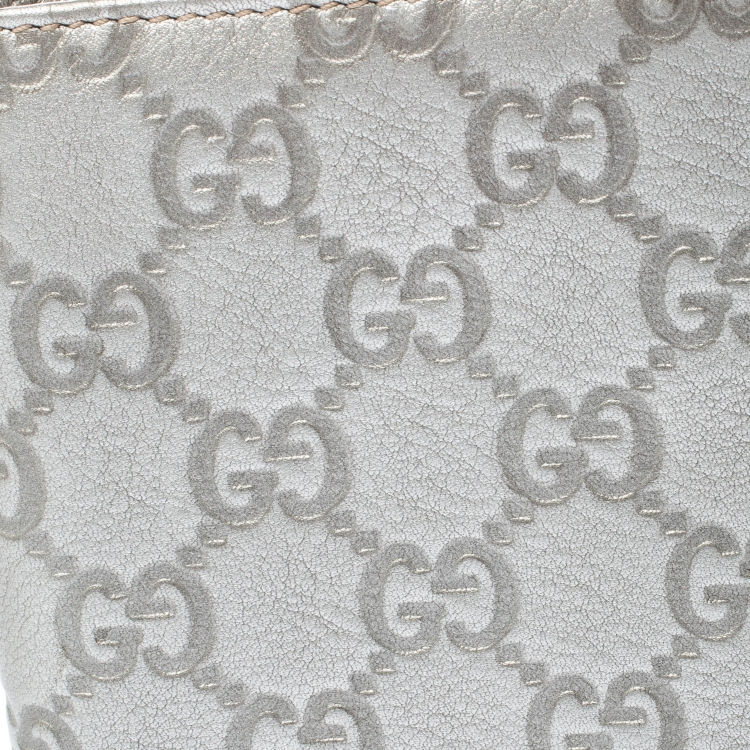 مملوكة مسبقًا Gucci Silver Guccissima Leather Bifold Wallet