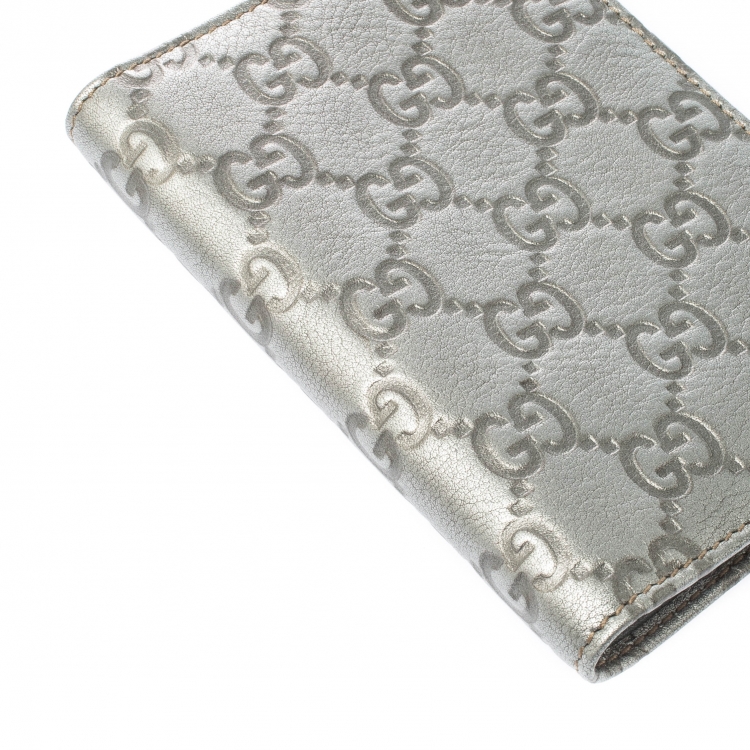 مملوكة مسبقًا Gucci Silver Guccissima Leather Bifold Wallet