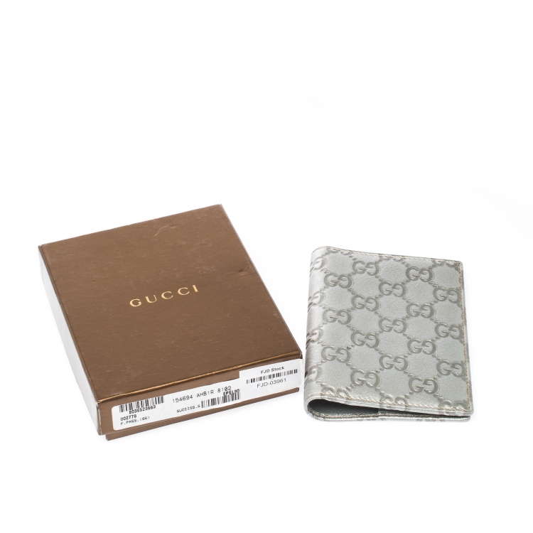 مملوكة مسبقًا Gucci Silver Guccissima Leather Bifold Wallet