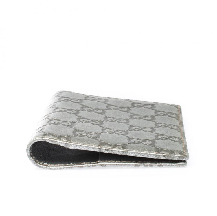 مملوكة مسبقًا Gucci Silver Guccissima Leather Bifold Wallet
