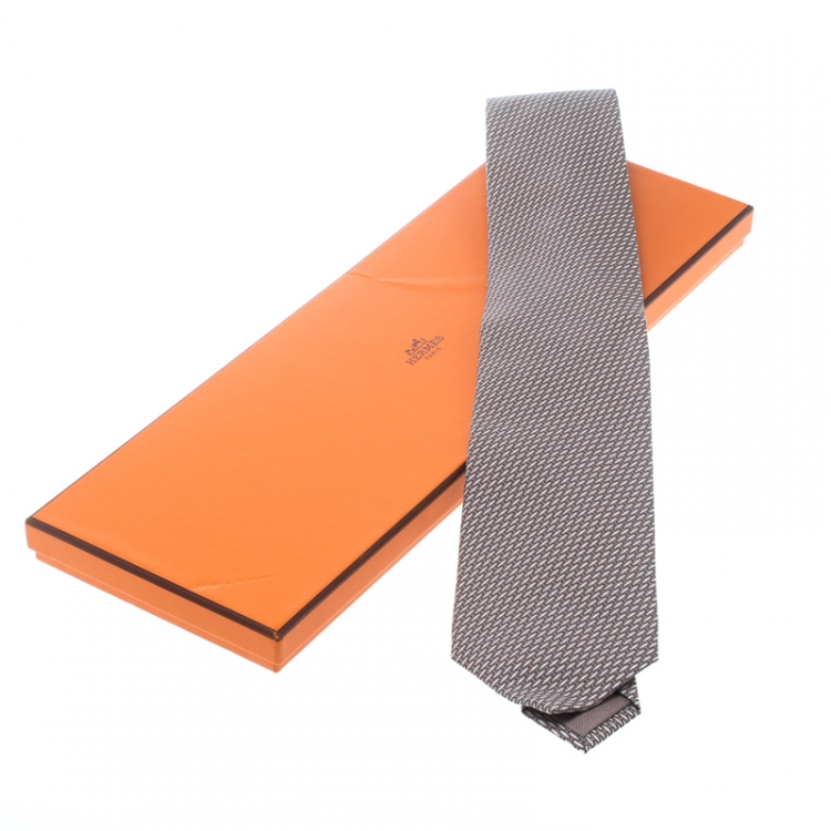 Pre Owned Hermes Taupe and Beige Printed Heavy Silk Twill Freeze Tie 