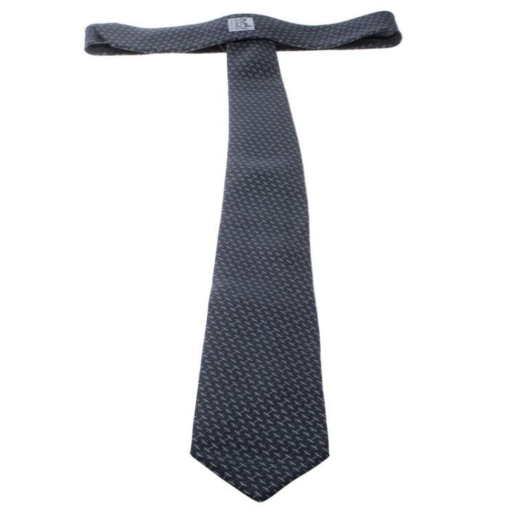 مملوكة مسبقًا Hermes Grey Printed Silk Accroche Moi Tie 