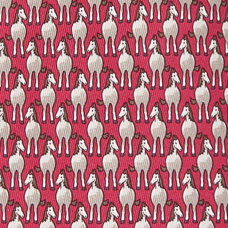 مملوكة مسبقًا Hermes Pink Whimsical Horses Print Silk Classic Tie