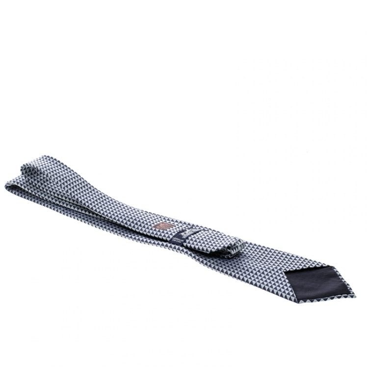 مملوكة مسبقًا Hermes Navy Blue and White Geometric Pattern Silk Jacquard Tie