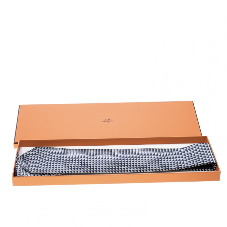 مملوكة مسبقًا Hermes Navy Blue and White Geometric Pattern Silk Jacquard Tie