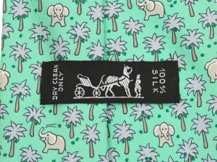 Pre Owned Hermes Light Green Silk Elephant Pattern Tie