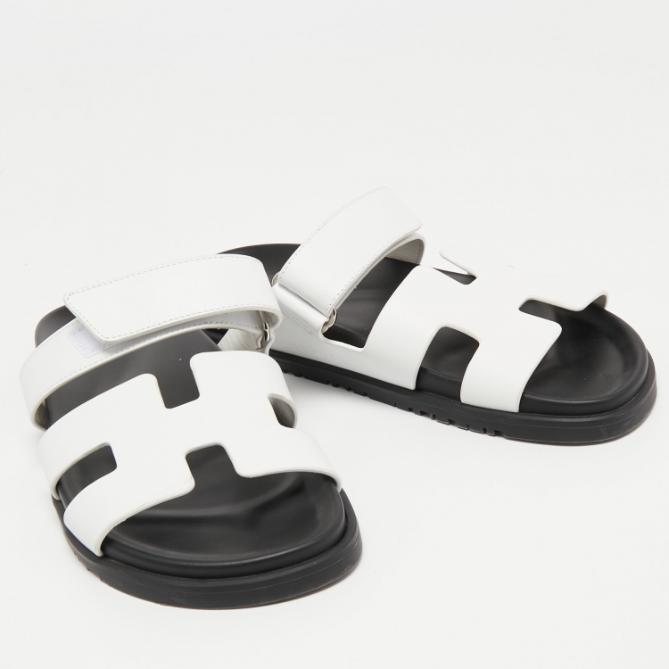 مملوكة مسبقًا Hermes White Leather Chypre Slides Size 41