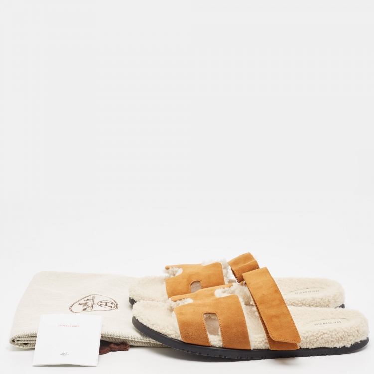 مملوكة مسبقًا Hermes Tan Suede Fur Lined Chypre Slides Size 45 