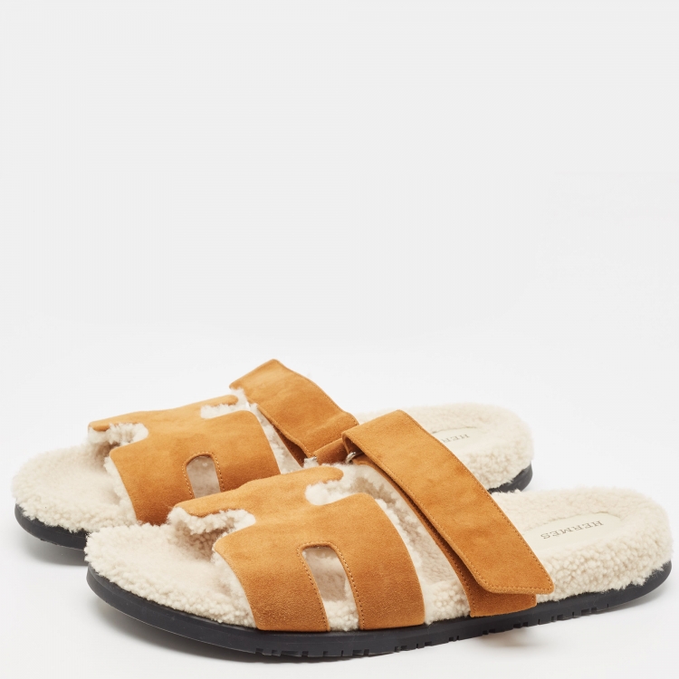 مملوكة مسبقًا Hermes Tan Suede Fur Lined Chypre Slides Size 45 