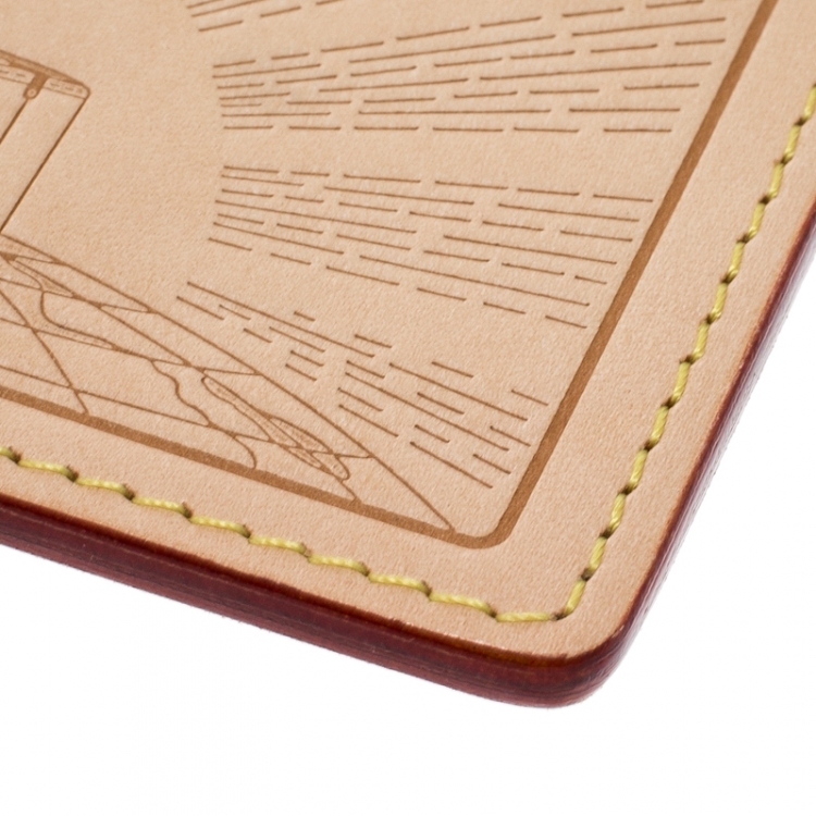 مملوكة مسبقًا Louis Vuitton Beige Leather Earth Trunks Card Holder 